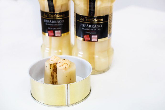 esparrágos a la plancha con mayonesa de lima