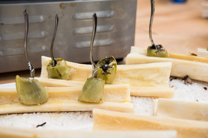 Alcachofas asadas con tuétano